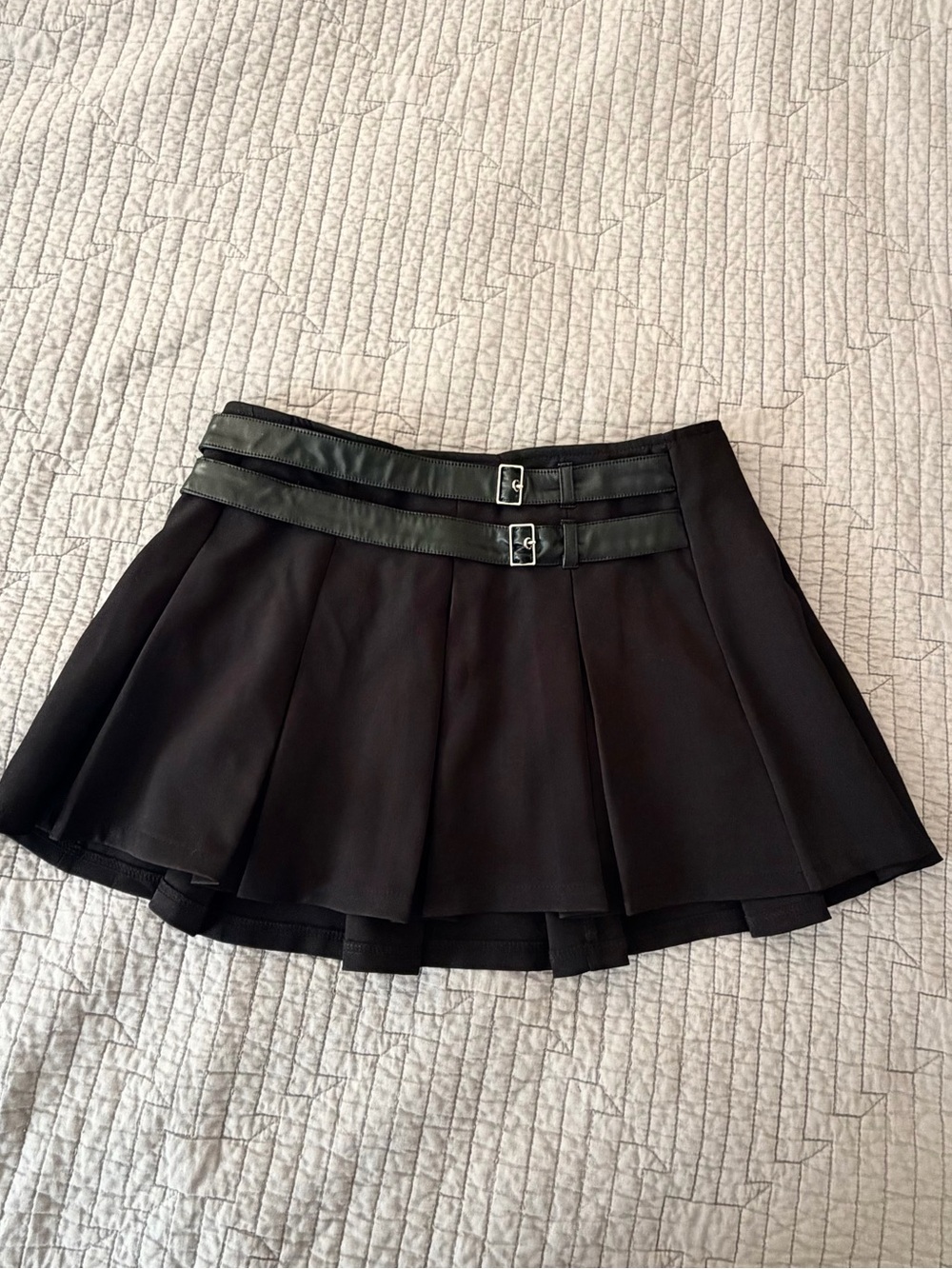 NWT Windsor Black Pleated Mini Skirt with Buckle Waist
SMALL